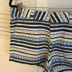 GAP - textures pattern short - great condition!